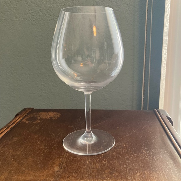 Two plastic wine goblets and decanter - Picture 2 of 6